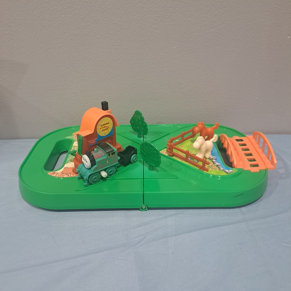 VTG Tomy Thomas & Friends Wind-Up Elsbridge Station Carry Case Play Set Toy 90s - Picture 2 of 5